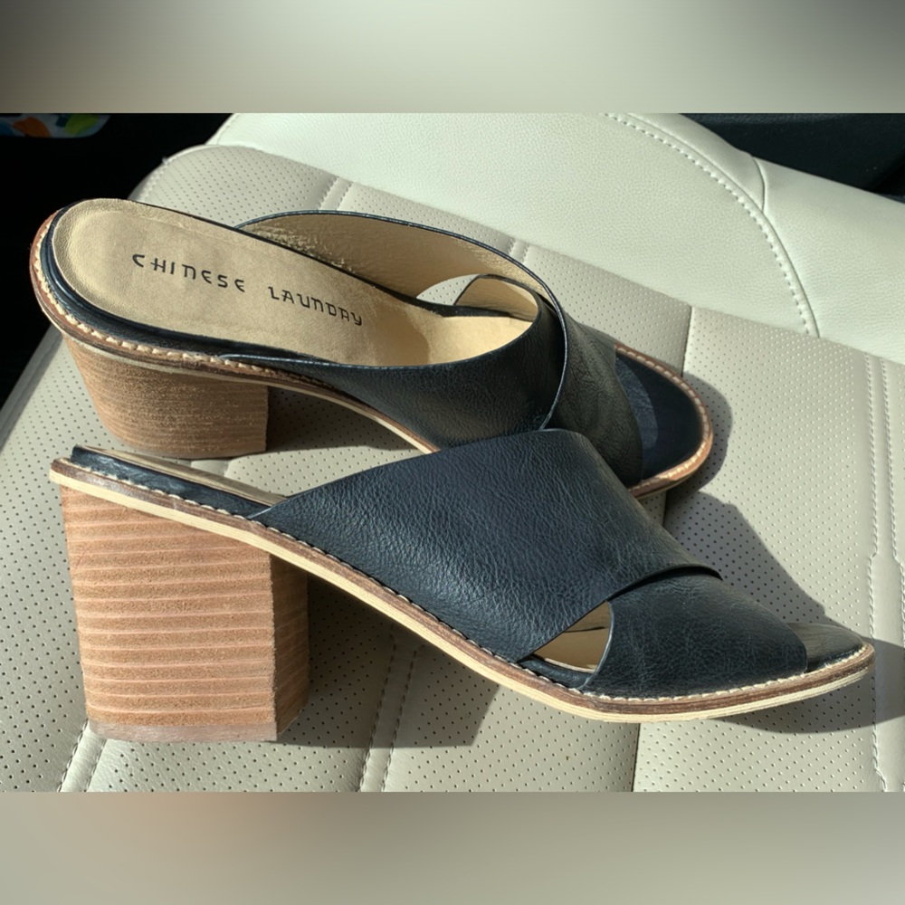 Chinese Laundry slide w/chunky heel